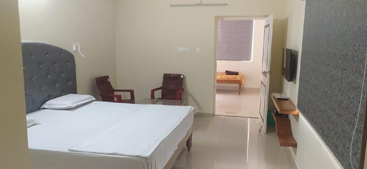 Srinivasa Hotel Tirupati Exteriér fotografie