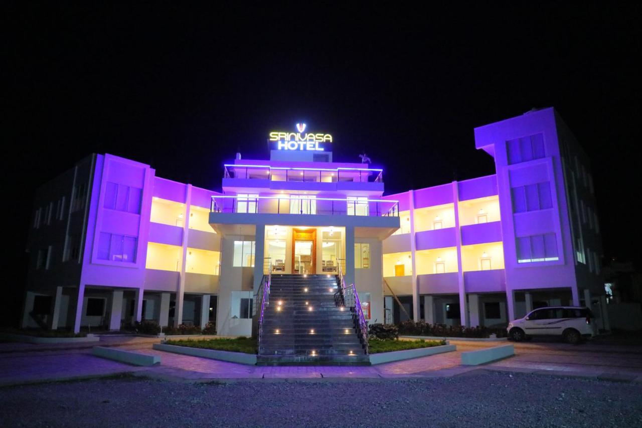 Srinivasa Hotel Tirupati Exteriér fotografie