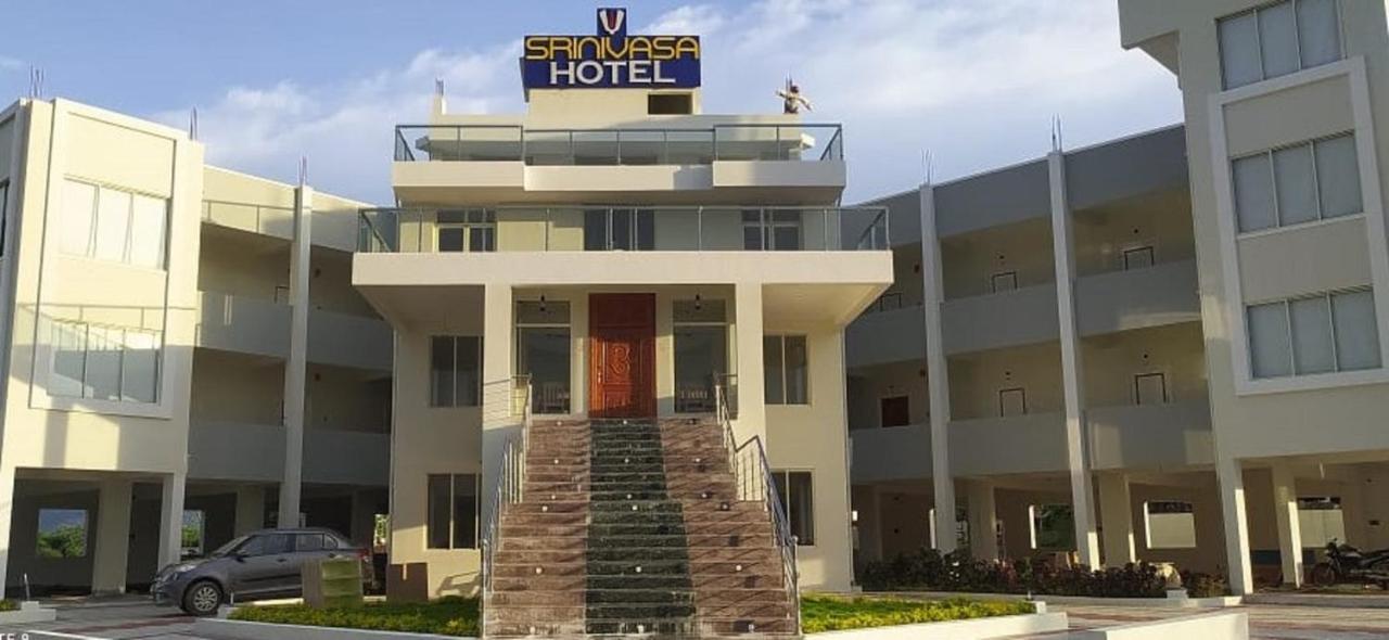 Srinivasa Hotel Tirupati Exteriér fotografie